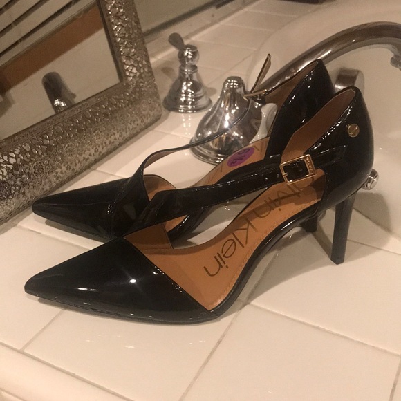 Black patent leather Calvin Klein heels - Picture 2 of 4